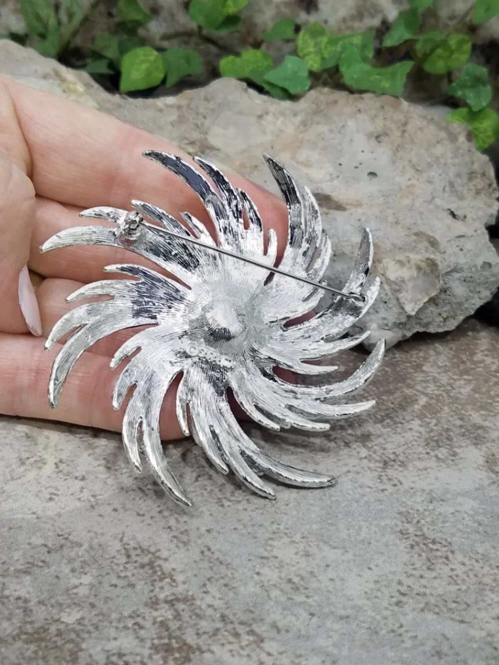 Vtg Signed Sarah Coventry Textured Silver Tone & Pearl Curled Sunburst Brooch
